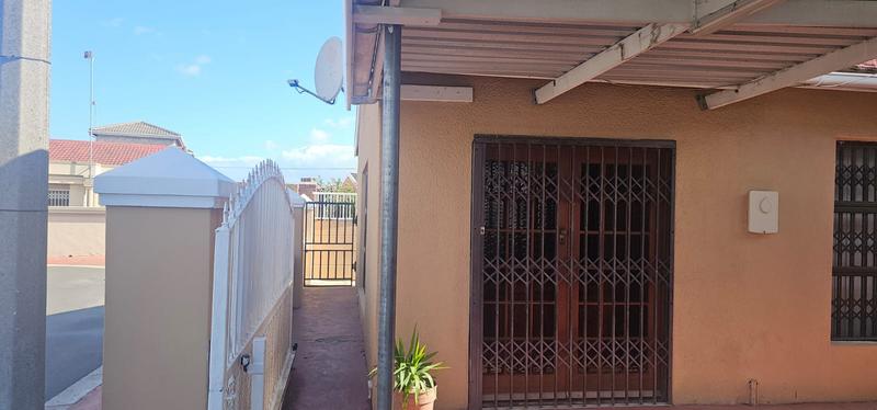 2 Bedroom Property for Sale in Guguletu Western Cape